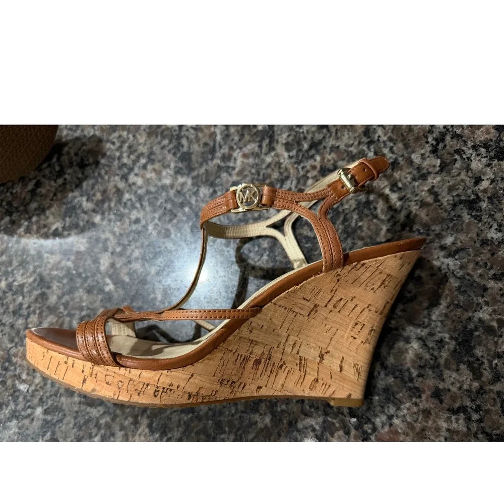 Michael Kors Tan Leather Cork Wedge Sandals Strappy T-Strap Gold MK Logo 9.5in